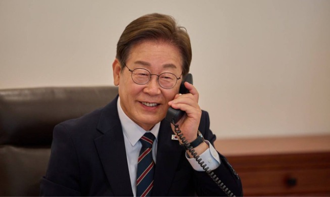 President Lee pledges better ties in 1st phone talk with Japan PM